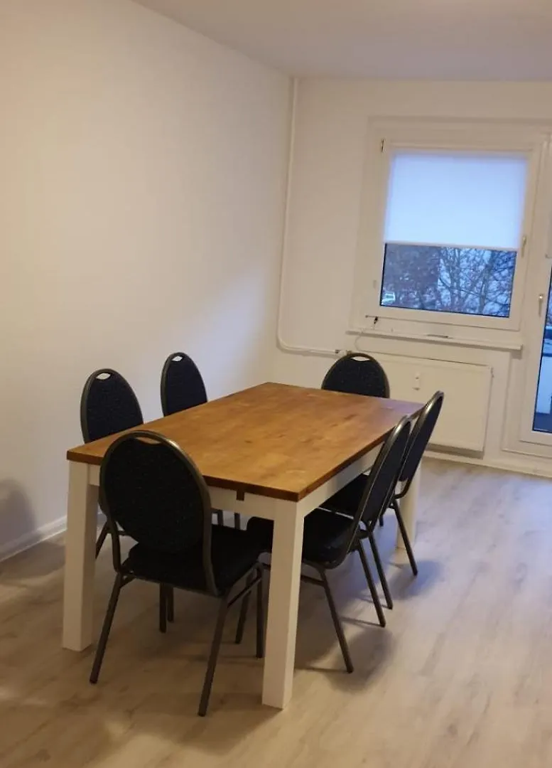 Apartment Ferienwohnung Fuer Monteure In Leipzig Gruenau